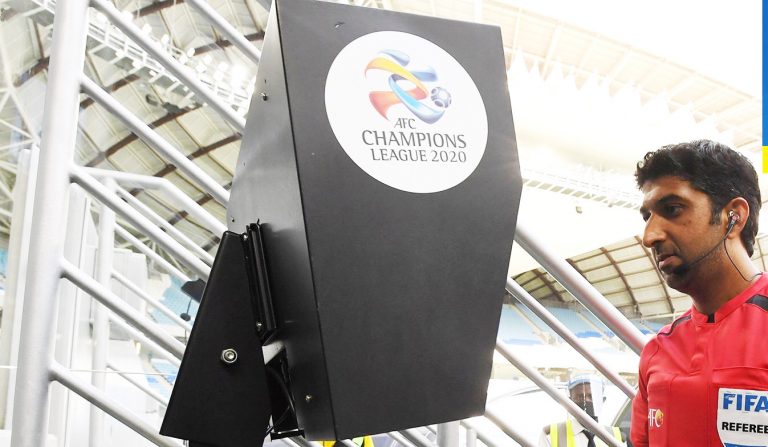 VAR يصنع الحدث في دوري الأبطال ..وتأخير التطبيق بين العدالة والظلم