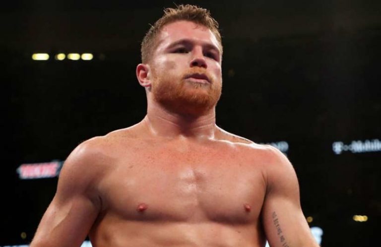 Mexico’s Alvarez overpowers Britain’s Smith to claim two titles