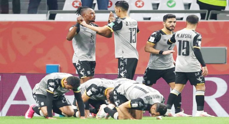 الأهلي المصري في مواجهة حاسمة وعيونه على برونزية المونديال