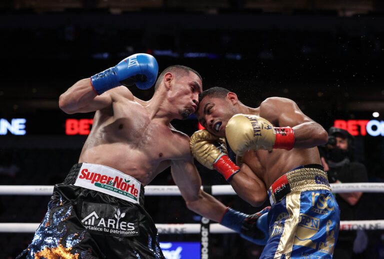 Estrada outslugs Gonzalez to win title rematch in thrilling fashion