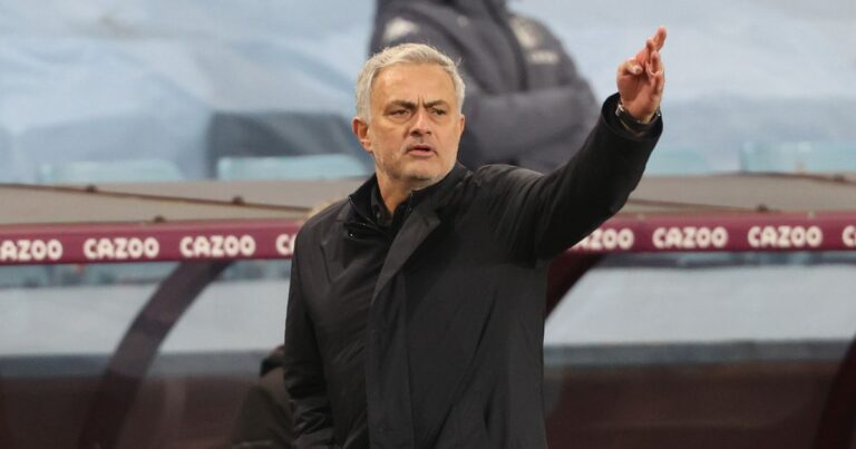 Spurs dressing room divided by ‘selfish’ players, says Mourinho