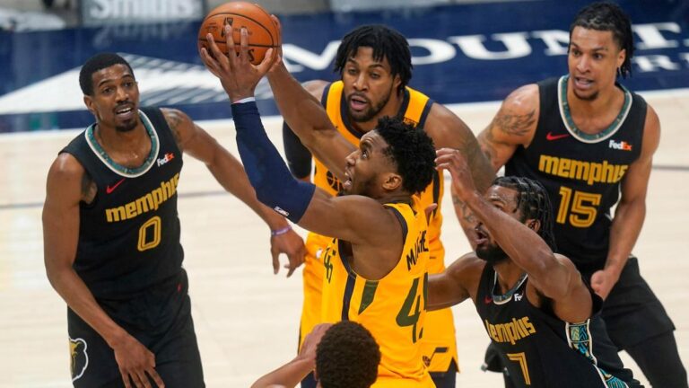 Mitchell’s hot start fuels Jazz, Clippers beat 76ers