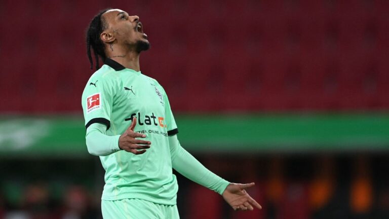 Moenchengladbach crash again ahead of Man City clash