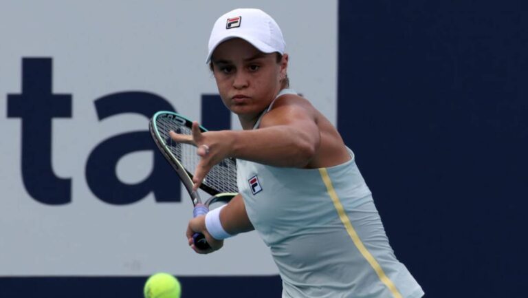 Barty battles into Miami semi-finals