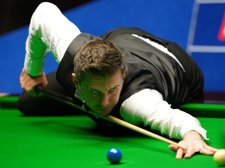 Selby and Wilson march into world snooker semis