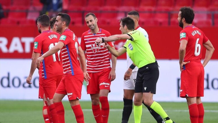 Sevilla and Granada have to restart after referee calls time early