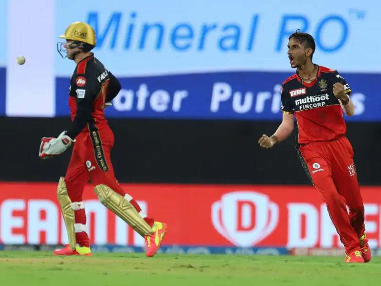 Kohli’s Bangalore beat Hyderabad to top IPL table
