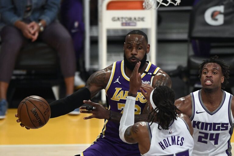 Kings rally to spoil LeBron James’ return to Lakers