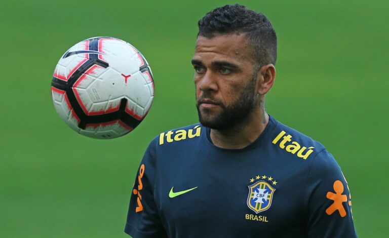 Injured Alves ruled out of Brazil World Cup qualifiers