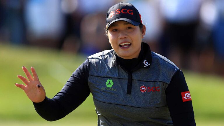 Emotional Ariya storms home with a 63 to win Honda LPGA Thailand