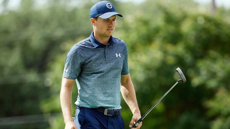 Spieth grabs lead at Colonial as Mickelson misses cut