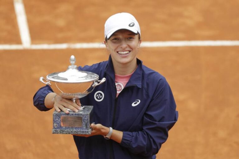 Swiatek crushes Pliskova in Rome final before Djokovic-Nadal showdown