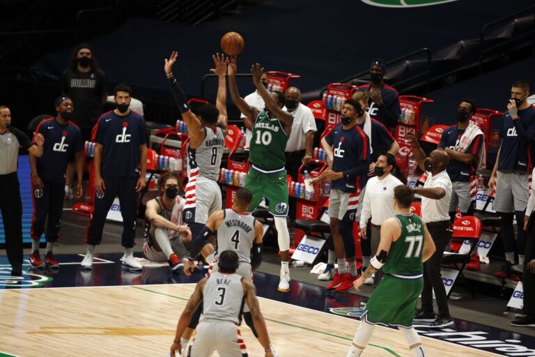 Doncic delivers for Dallas, Curry scores 30 as Warriors beat Rockets