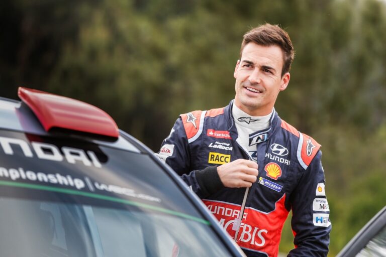 Sordo looks to hold off Evans, Ogier for third straight Sardinia Rally win