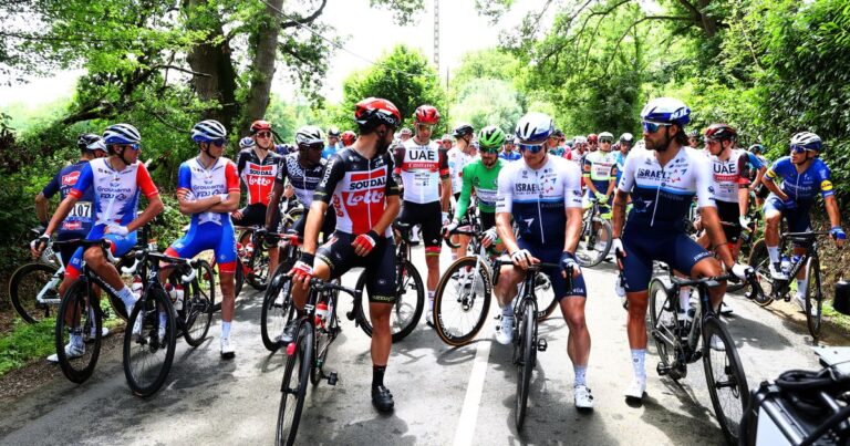 Tour de France riders strike after series of crashes