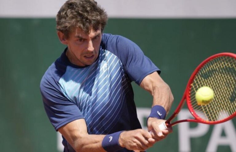 Snowman Laaksonen emerges from Federer shadow, at least for day