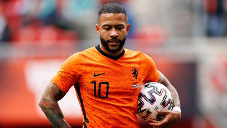 Depay hints Barcelona deal is close