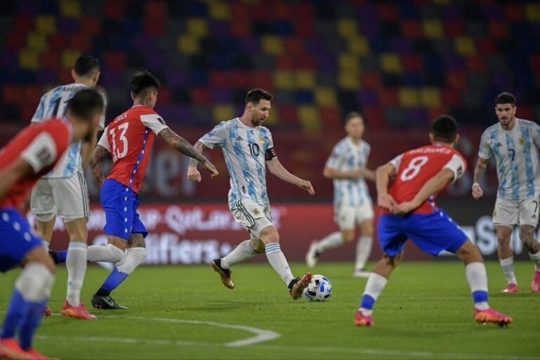 Messi scores but Chile hold Argentina in WC qualifier