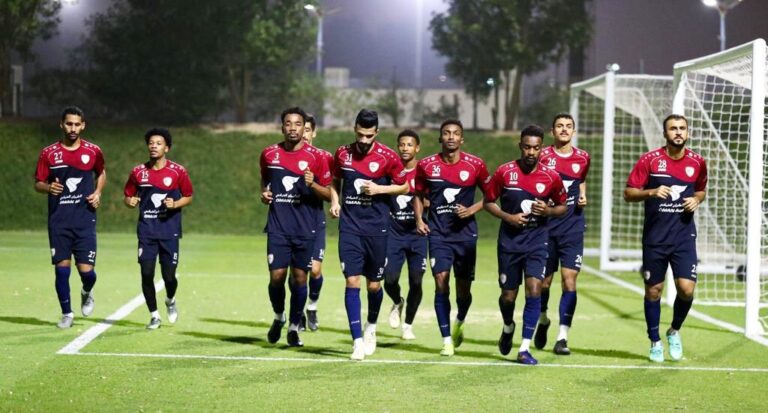 ” الأحمر ” العماني يكثف تحضيراته لتصفيات كأس العرب بشعار ” لا وقت للراحة “