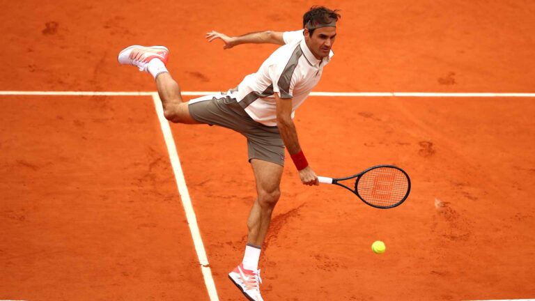 With an eye on Wimbledon, Federer ready to test knee in Halle