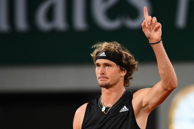 Sixth seed Zverev cruises into French Open fourth round