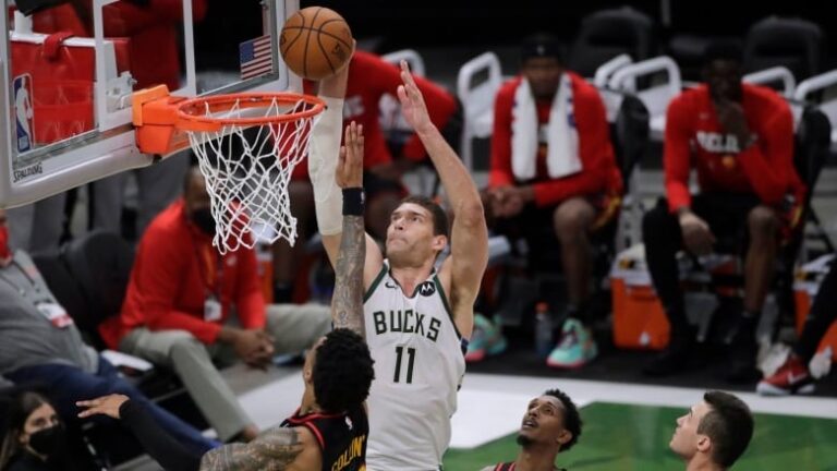 Giannis-less Bucks roll over Hawks to take 3-2 series lead