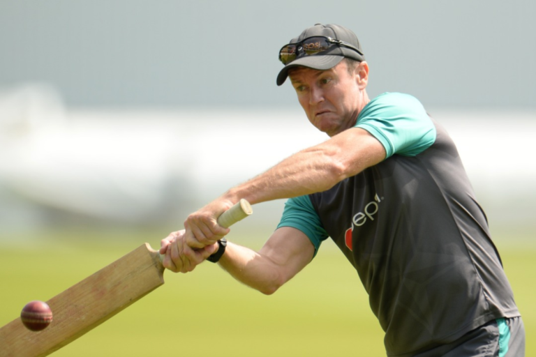 Sri Lanka cricket coach tests positive for Covid