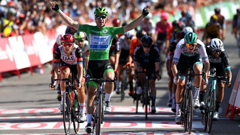 Jakobsen wins again as Eiking holds Vuelta lead