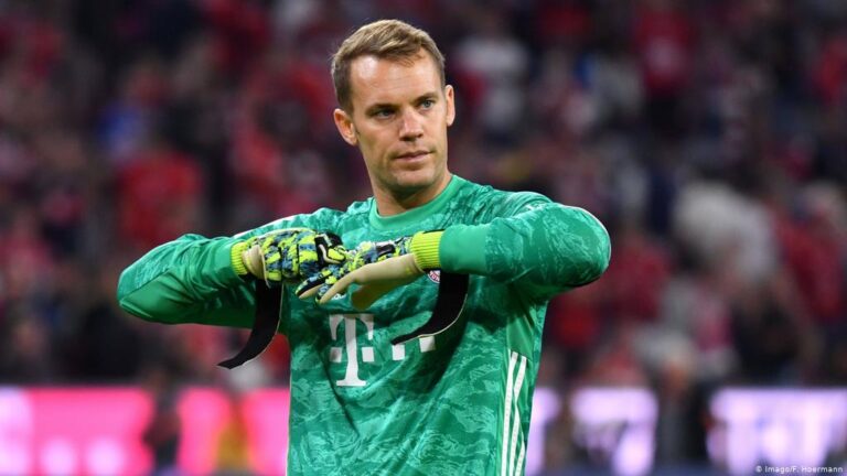 Bayern Munich wait on Neuer after ankle knock