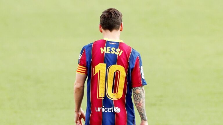 لماذا قرر برشلونة حجب قميص ميسي بالرقم 10؟