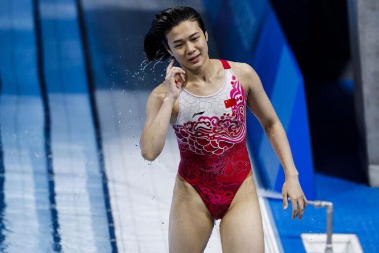 Chinese Olympic diving champion tells of depression struggle