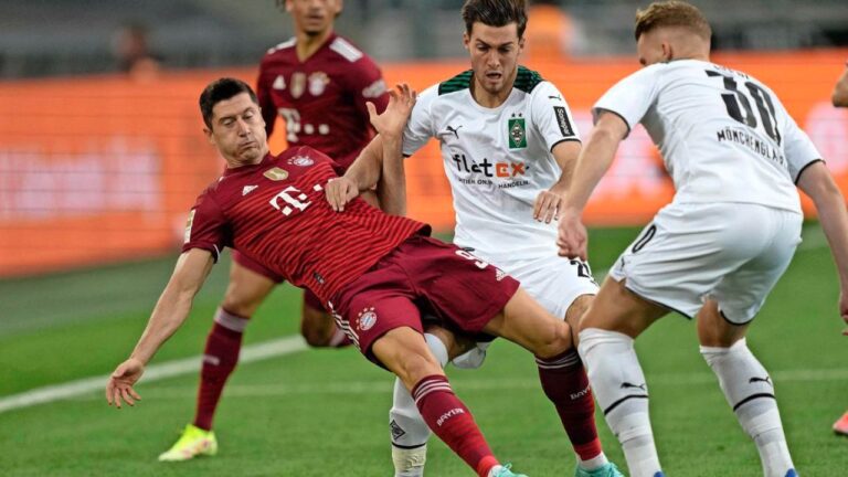 Lewandowski strikes as Bayern draw Bundesliga season opener at Gladbach