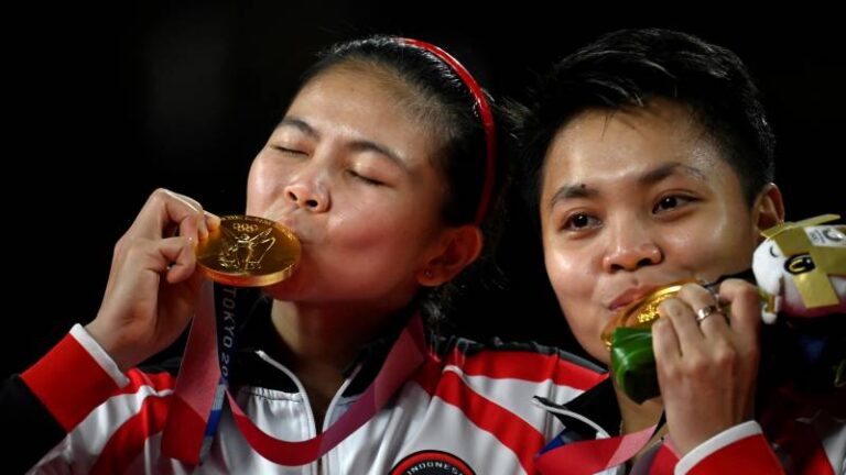Indonesia break Chinese stranglehold in women’s doubles badminton