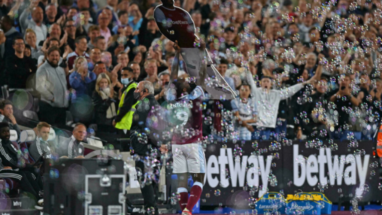 Moyes hopes it is the last waltz for Hammers recordbreaker Antonio