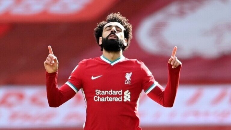 محمد صلاح بين 10 نجوم يتنافسون على جائزة ” القدم الذهبية”