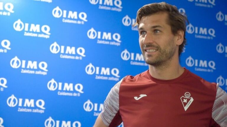 World Cup winner Llorente to sign for second tier Eibar