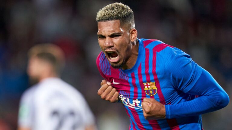 Barcelona centre-back Araujo suffers hamstring injury