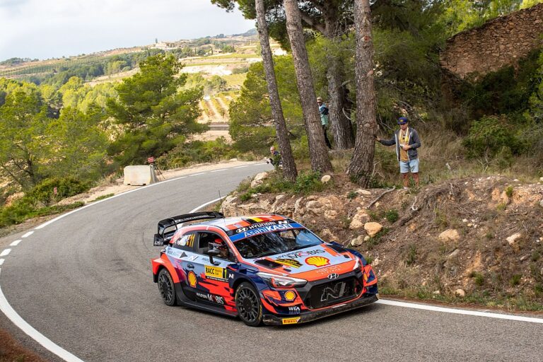 Ogier made to wait as Neuville wins Rally of Spain