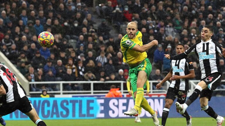 Norwich deny 10-man Newcastle first win of the season