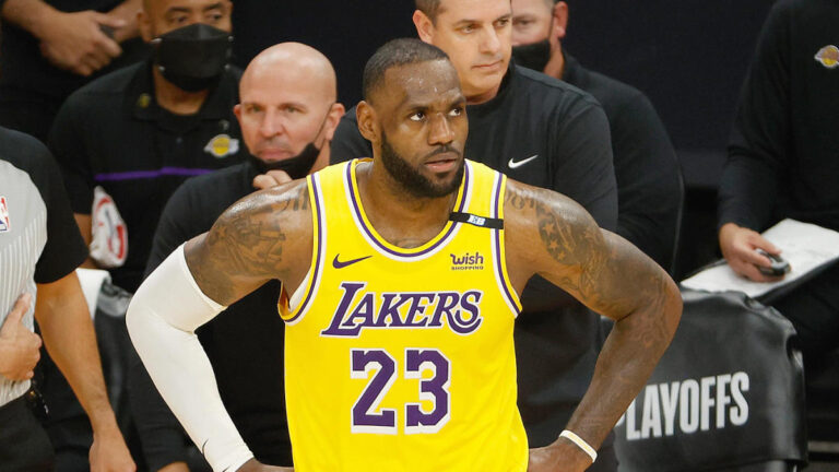 LeBron James ejected in Lakers road win over Pistons