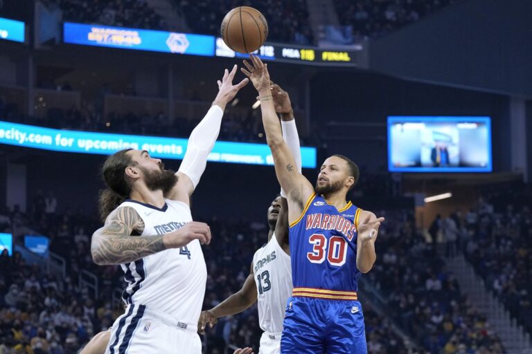 Curry fuels Warriors in win over Grizzlies, Spurs beat Lakers