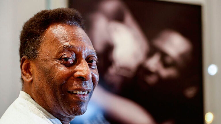 Pele discharged from hospital