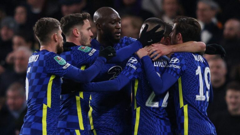 Carabao Cup: Chelsea beat Tottenham in semifinal first leg