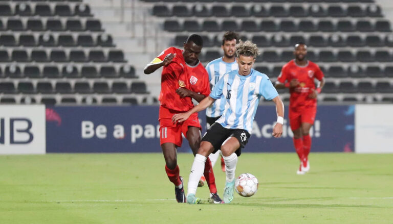 الدحيل يصطدم بالوكرة في صراع مثير داخل مربع الكبار