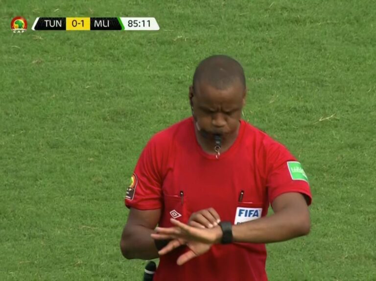 AFCON 2021: Chaotic finish to Mali-Tunisia game after referee ends game early