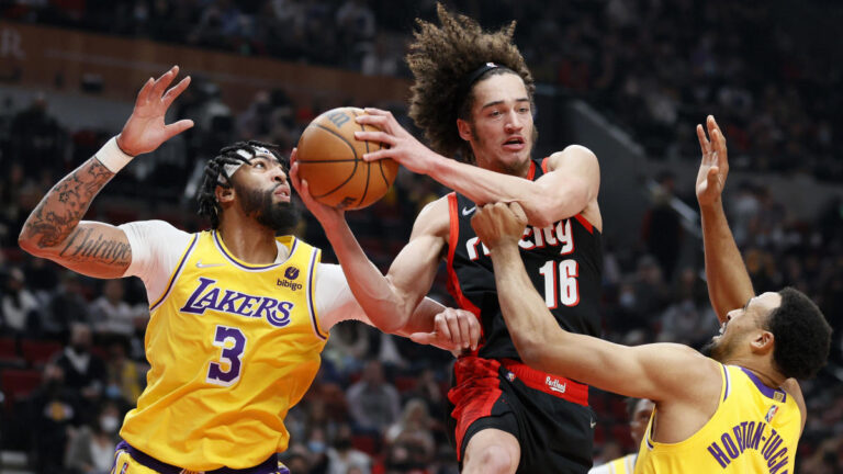 Jazz end Warriors winning streak, Blazers stun Lakers