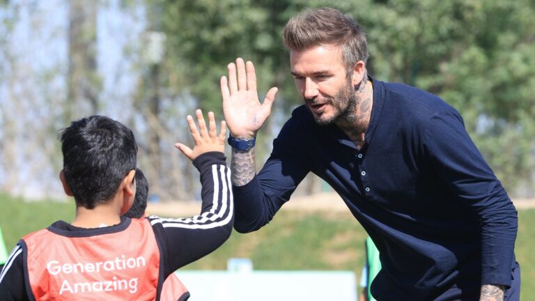 أسطورة الكرة الإنكليزية بيكهام يشارك في افتتاح نادي الجيل المبهر