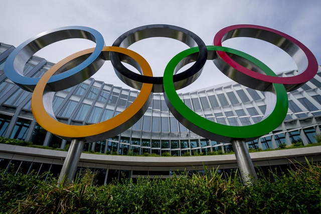 IOC calls for ban on Russians from world sport